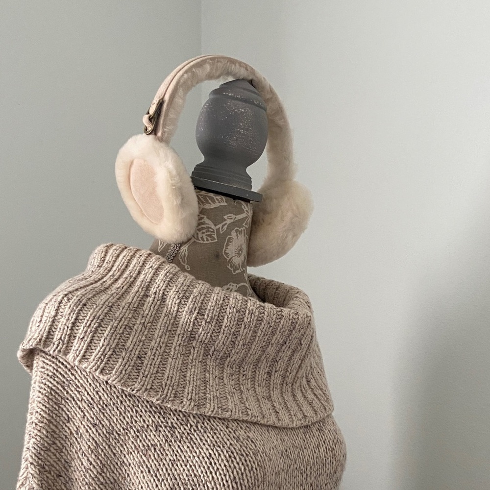 UGG Shearling Suede Earmuffs Cream NEW - Picture 13 of 13